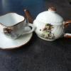 Tasse et théière marrons